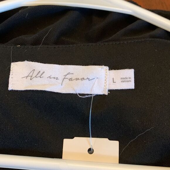 All in Favor Cline black & gold surplice bodysuit Size L NWT - Picture 6 of 7